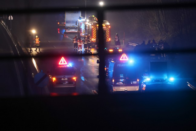 Unfall zwischen PKW und LKW auf der Pyhrnautobahn bei Wartberg an der Krems