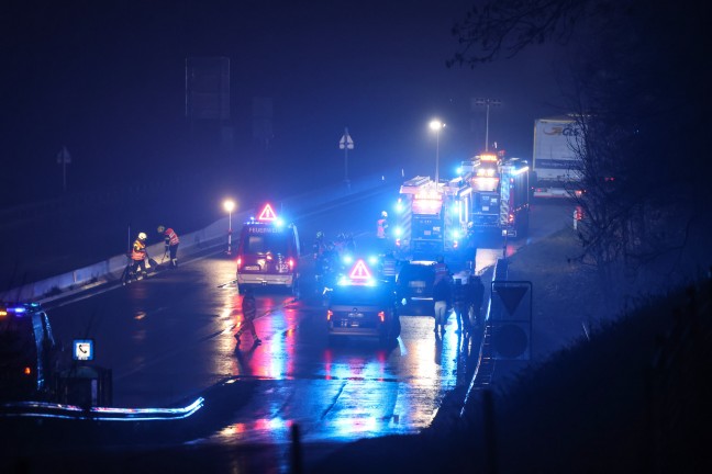 Unfall zwischen PKW und LKW auf der Pyhrnautobahn bei Wartberg an der Krems