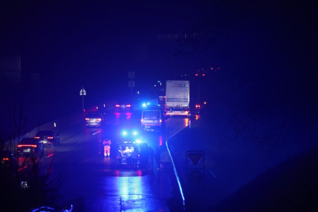 Unfall zwischen PKW und LKW auf der Pyhrnautobahn bei Wartberg an der Krems