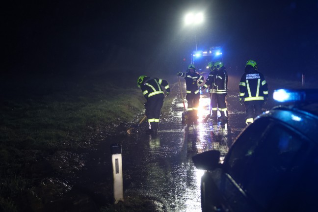 Auto am Dach: PKW-berschlag bei Niederneukirchen endet mit zwei Verletzten