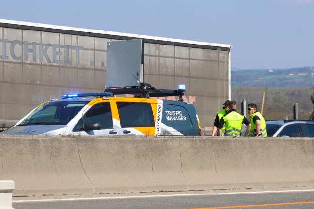 Gleicher Unfall nochmal passiert: Auto bei Baustelle auf Westautobahn in Linz-Ebelsberg berschlagen
