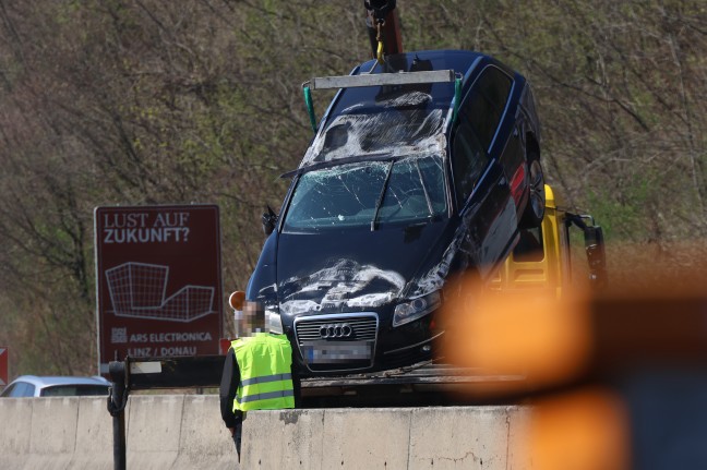 Gleicher Unfall nochmal passiert: Auto bei Baustelle auf Westautobahn in Linz-Ebelsberg berschlagen