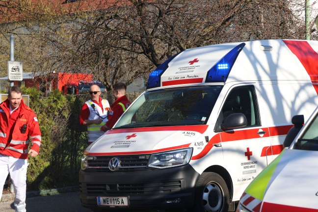 "Wohnung zugemllt": Schwieriger Lscheinsatz bei ausgedehntem Wohnungsbrand in Wels-Vogelweide