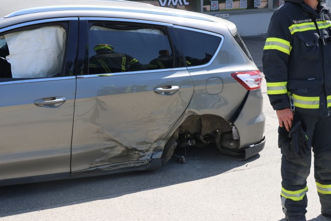 Unfall mit Sachschaden: Crash zwischen zwei PKW in Steinerkirchen an der Traun endet glimpflich