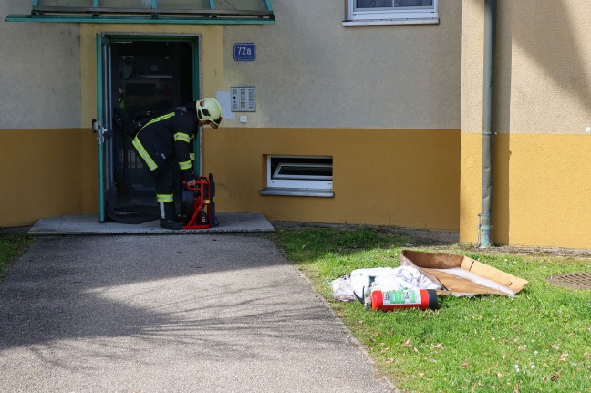 Brand in einer Wohnung eines Mehrparteienwohnhauses in Wels-Neustadt fordert einen Verletzten