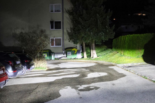 Brand in einer Wohnung eines Mehrparteienwohnhauses in Traunkirchen sorgt fr Einsatz der Feuerwehr
