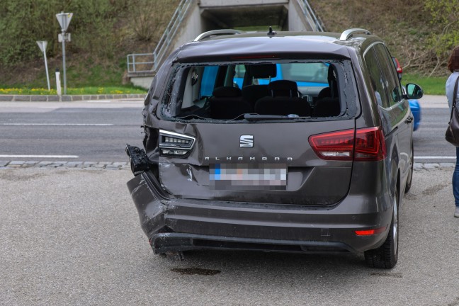 Stau im Abendverkehr nach Auffahrunfall auf Innviertler Strae bei Krenglbach