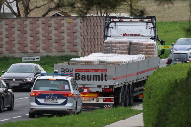 Stau im Abendverkehr nach Auffahrunfall auf Innviertler Strae bei Krenglbach