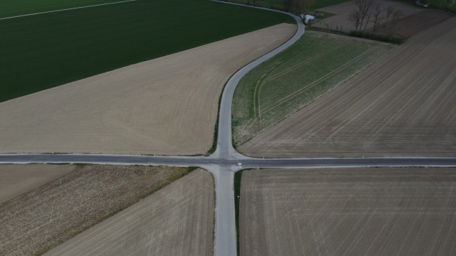 Reanimation erfolgreich: Rennradfahrer (25) bei Kollision mit PKW in Gunskirchen schwerst verletzt