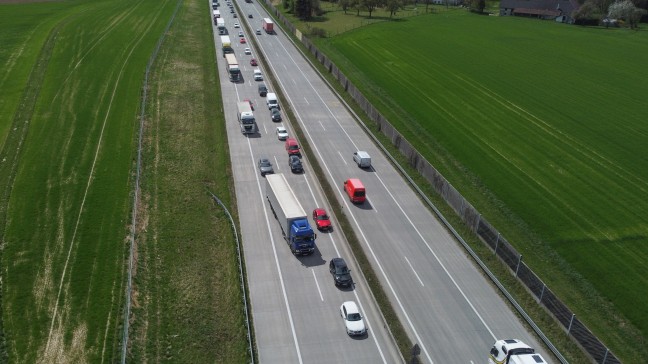 Schwerer Crash auf Westautobahn bei Eberstalzell sorgt fr lngeren Stau