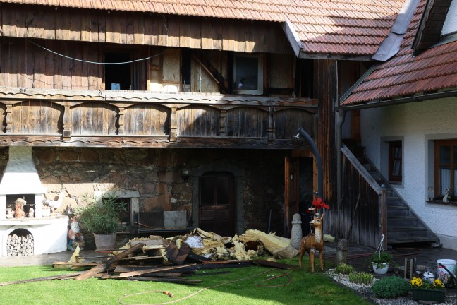 Brand im Fassadenbereich eines landwirtschaftlichen Gebudes in St. Agatha