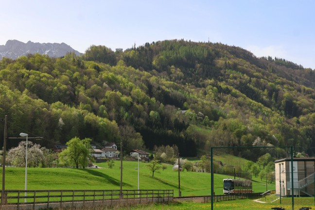 Bub (4) bei Ausflug auf den Grnberg in Gmunden am Berg vergessen