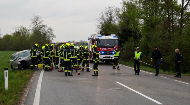 Frontalcrash zwischen zwei PKW auf Mauerkirchener Strae bei Moosbach