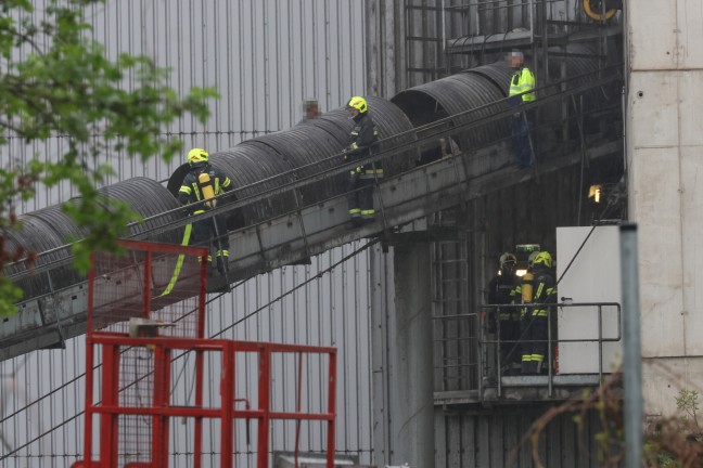 Brand bei einem Abfallverwertungsunternehmen in Wels-Schafwiesen sorgte fr Einsatz