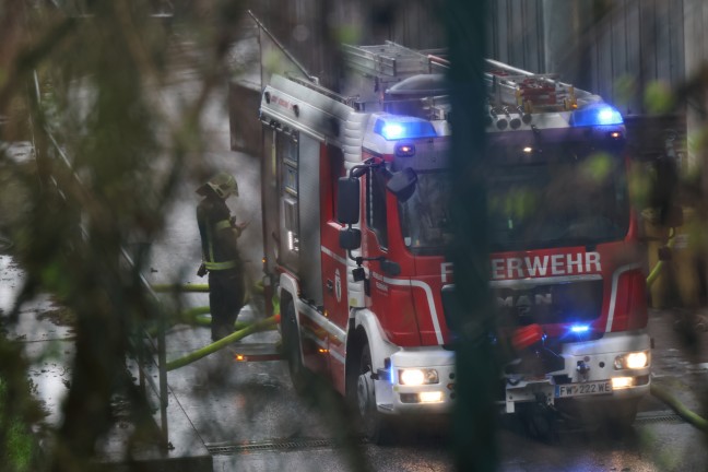 Brand bei einem Abfallverwertungsunternehmen in Wels-Schafwiesen sorgte fr Einsatz