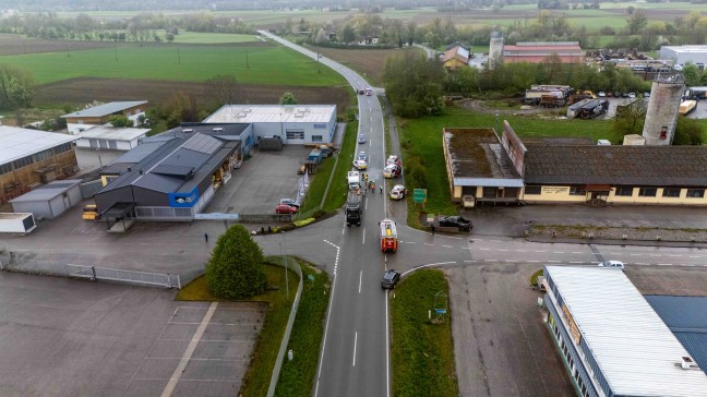 Folgenschwerer Auffahrunfall zwischen Wohnmobil und LKW in Helpfau-Uttendorf fordert vier Verletzte