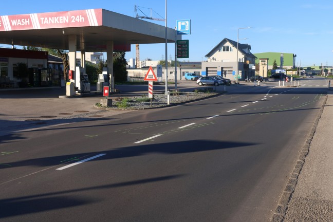 Kollision zwischen PKW und Streifenwagen auf Gmundener Strae in Edt bei Lambach