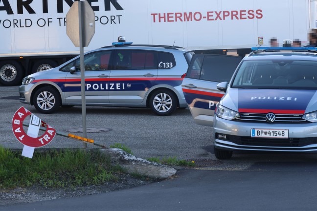 Kollision zwischen PKW und Streifenwagen auf Gmundener Strae in Edt bei Lambach