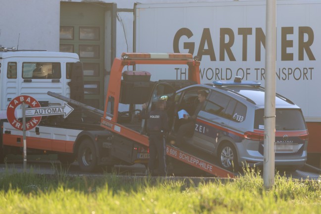 Kollision zwischen PKW und Streifenwagen auf Gmundener Strae in Edt bei Lambach