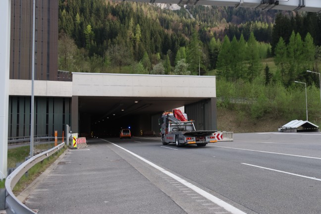 Drei teils Schwerverletzte bei Verkehrsunfall auf Pyhrnautobahn im Bosrucktunnel bei Spital am Pyhrn