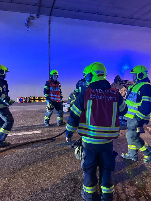 Drei teils Schwerverletzte bei Verkehrsunfall auf Pyhrnautobahn im Bosrucktunnel bei Spital am Pyhrn