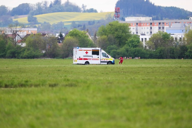 Fallschirmspringer bei harter Landung am Flugplatz in Wels-Neustadt verletzt