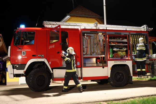 Fnf Feuerwehren bei Brand eines Schuppens in Ottnang am Hausruck im Einsatz