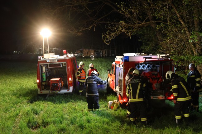 Fnf Feuerwehren bei Brand eines Schuppens in Ottnang am Hausruck im Einsatz