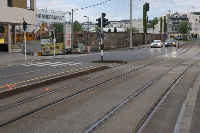 Radfahrerin (69) in Linz-Urfahr von Straenbahn erfasst und dabei tdlich verletzt