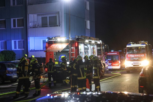 Sechs Feuerwehren bei Brand in einem Mehrparteienwohnhaus in Lambach im Einsatz