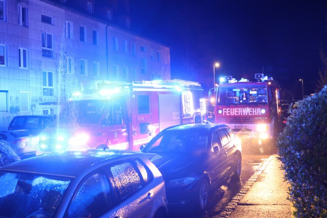 Sechs Feuerwehren bei Brand in einem Mehrparteienwohnhaus in Lambach im Einsatz