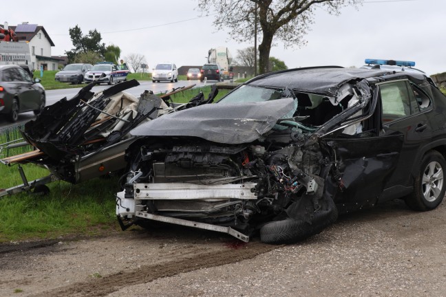 Schwerer Verkehrsunfall zwischen Auto und Mischwagen bei St. Martin im Mhlkreis