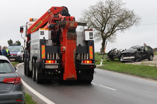 Schwerer Verkehrsunfall zwischen Auto und Mischwagen bei St. Martin im Mhlkreis