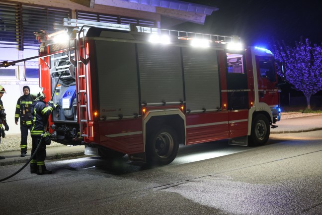 Brand eines abgestellten Motorrades in Wels-Lichtenegg sorgte fr Einsatz von Feuerwehr und Polizei