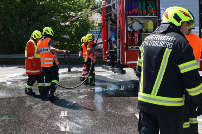 Kreuzungscrash zweier PKW zwischen Grieskirchen und Schllberg fordert zwei Leichtverletzte
