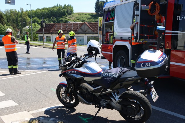 Kreuzungscrash zweier PKW zwischen Grieskirchen und Schllberg fordert zwei Leichtverletzte