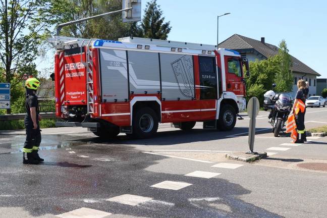 Kreuzungscrash zweier PKW zwischen Grieskirchen und Schllberg fordert zwei Leichtverletzte