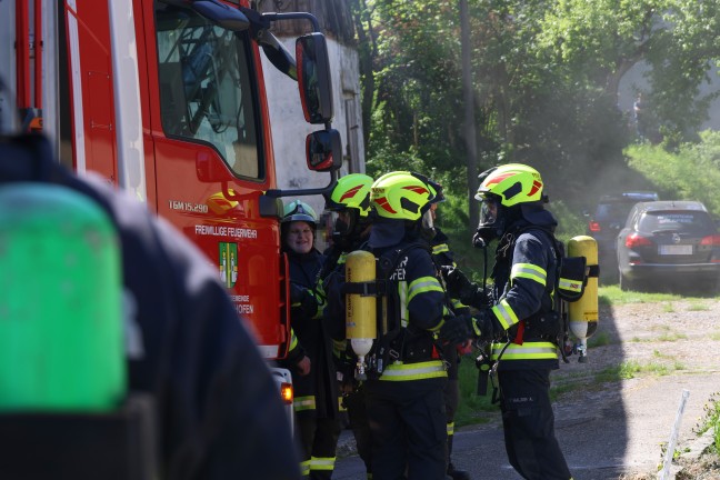 Fnf Feuerwehren bei Brand in einem Gebude in Gaspoltshofen im Einsatz