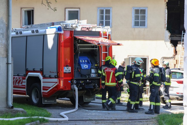Fnf Feuerwehren bei Brand in einem Gebude in Gaspoltshofen im Einsatz