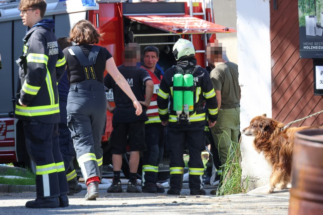 Fnf Feuerwehren bei Brand in einem Gebude in Gaspoltshofen im Einsatz