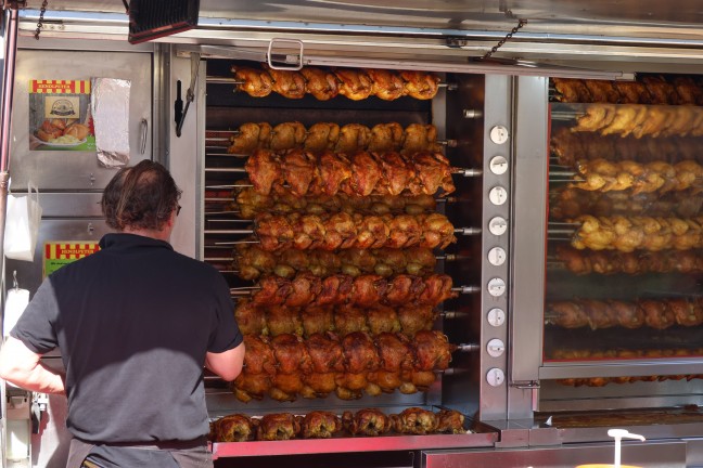 FP: Groes Maibaumfest mit den Menschen am Vogelweiderplatz in Wels-Vogelweide gefeiert