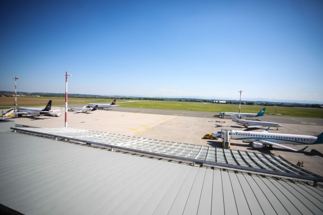 Flge nach Drohnensichtung am Flughafen Mnchen zur Zwischenlandung nach Hrsching umgeleitet