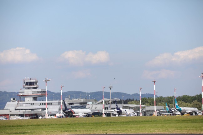 Flge nach Drohnensichtung am Flughafen Mnchen zur Zwischenlandung nach Hrsching umgeleitet