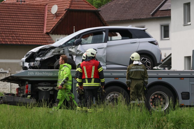 Drei Autos in schweren Crash auf Wallerner Strae bei Scharten verwickelt