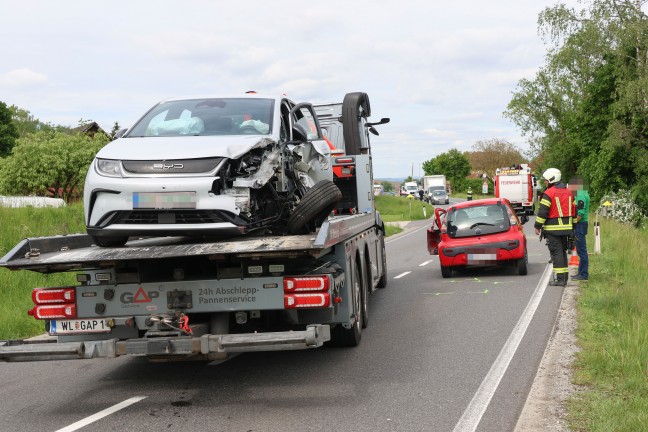 Drei Autos in schweren Crash auf Wallerner Strae bei Scharten verwickelt