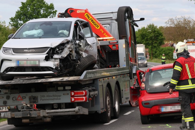 Drei Autos in schweren Crash auf Wallerner Strae bei Scharten verwickelt