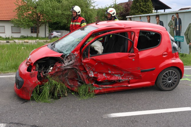 Drei Autos in schweren Crash auf Wallerner Strae bei Scharten verwickelt