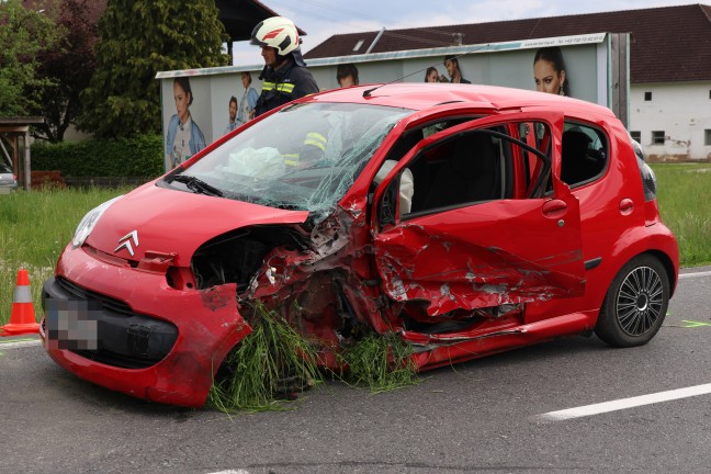 Drei Autos in schweren Crash auf Wallerner Strae bei Scharten verwickelt
