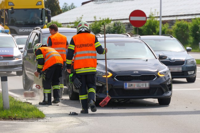 Auffahrunfall vor Verkehrsampel an Kreuzung der Pyhrnpass Strae in Thalheim bei Wels
