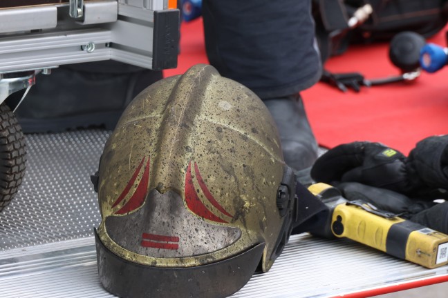 Brand bei einem Abfallverwertungsunternehmen in Wels-Pernau sorgt fr Einsatz der Feuerwehr